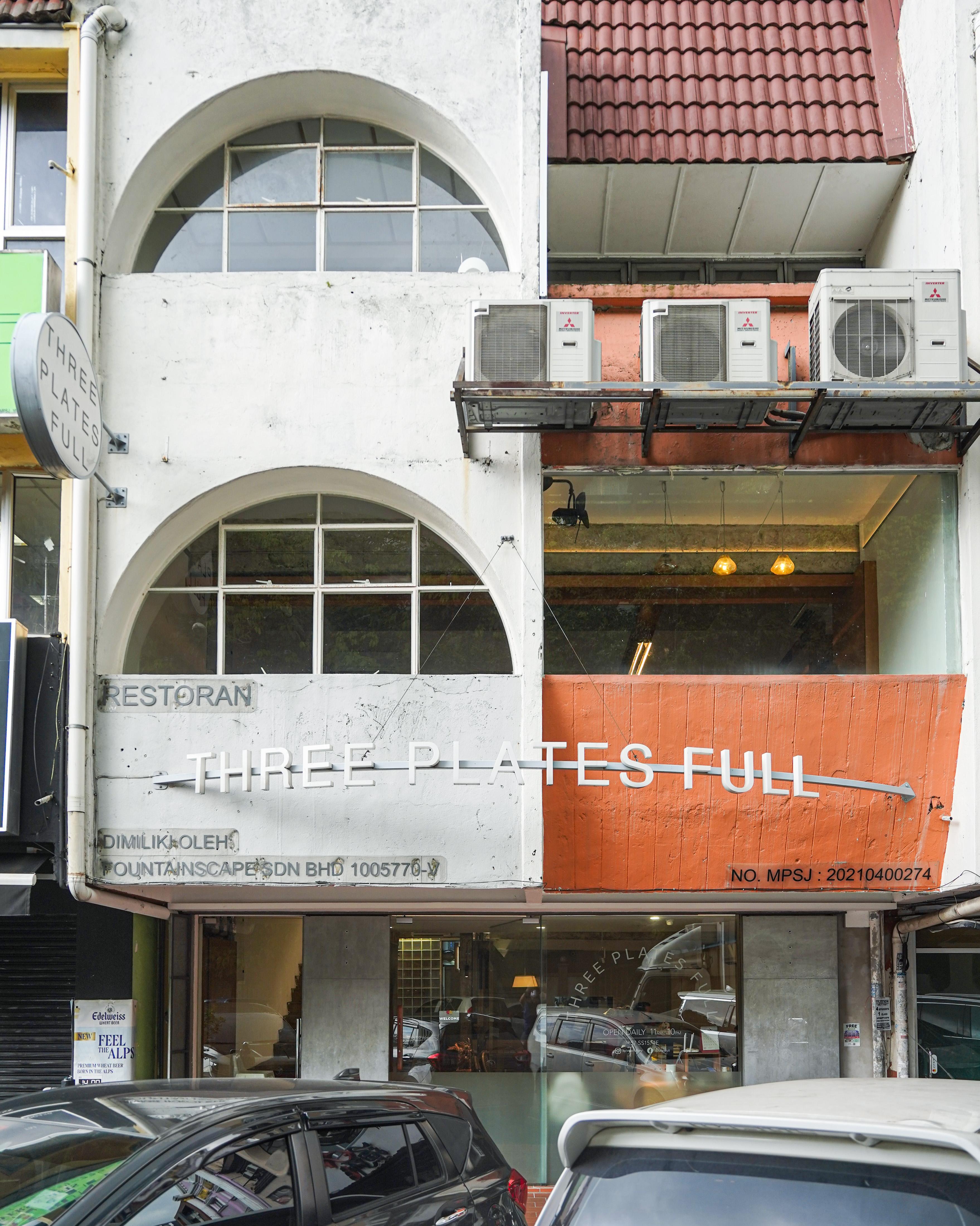 Three Plates Full XMas.jpg