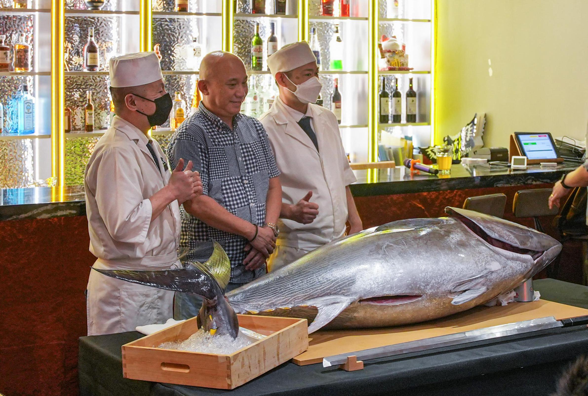 Hut Sake Bar thrills with Bluefin Tuna Cutting Ceremony & New Upgraded Premium Buffet Dishes 