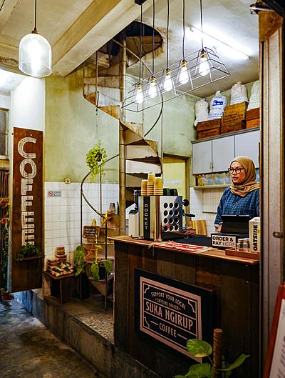 suka ngirup coffee at in the right place, kampung baru
