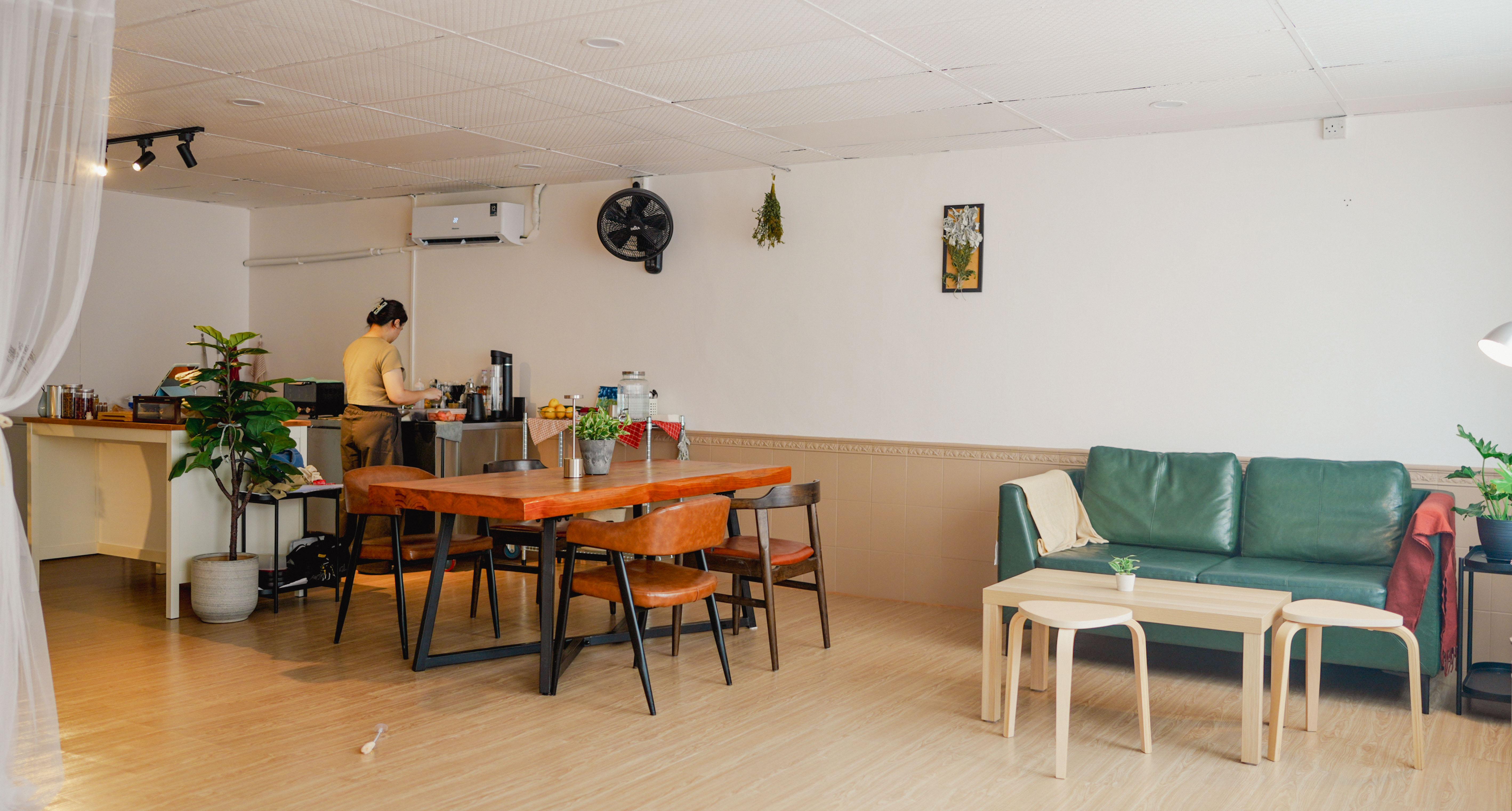 Laze & Munch, Taman Abadi Indah