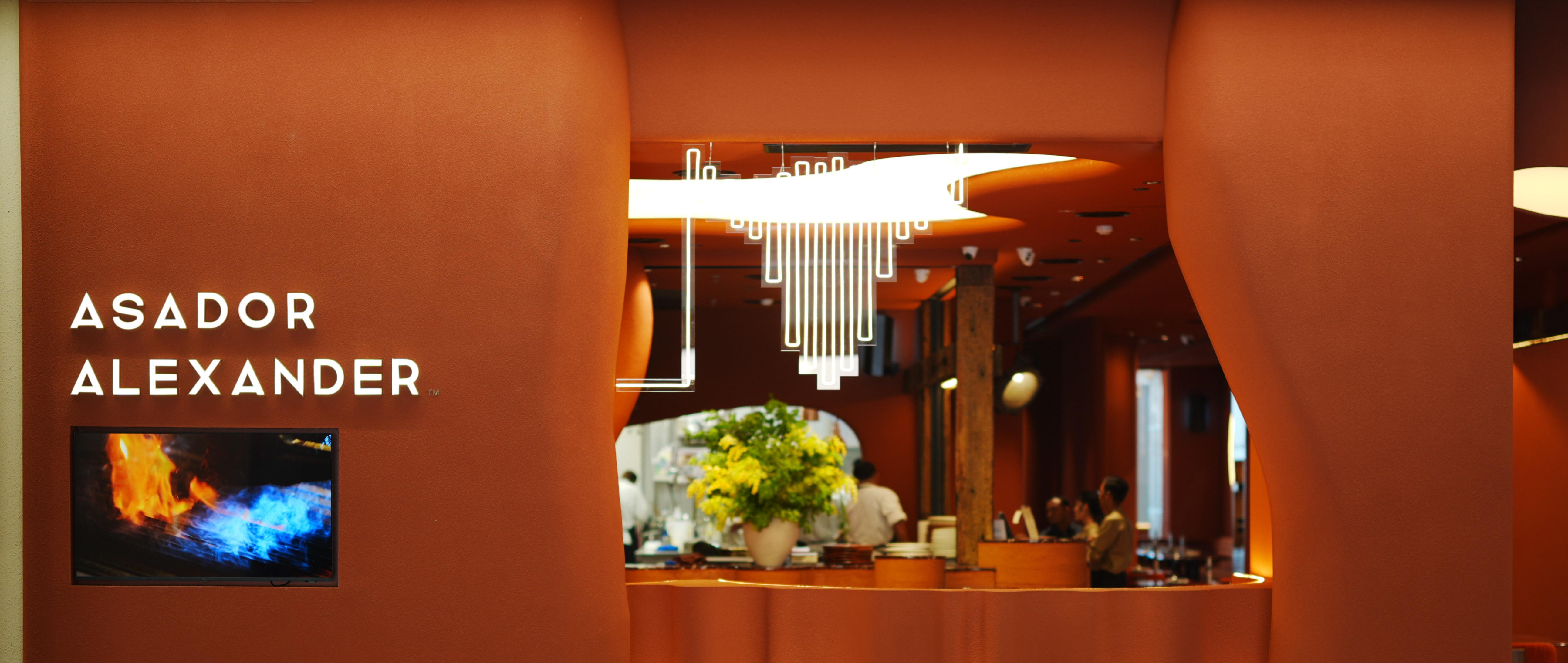 Asador Alexander, 1 Utama